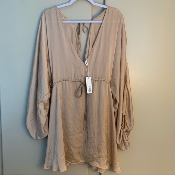 Glam Flirty satin long sleeve tan mini dress women’s size medium - Picture 6 of 11